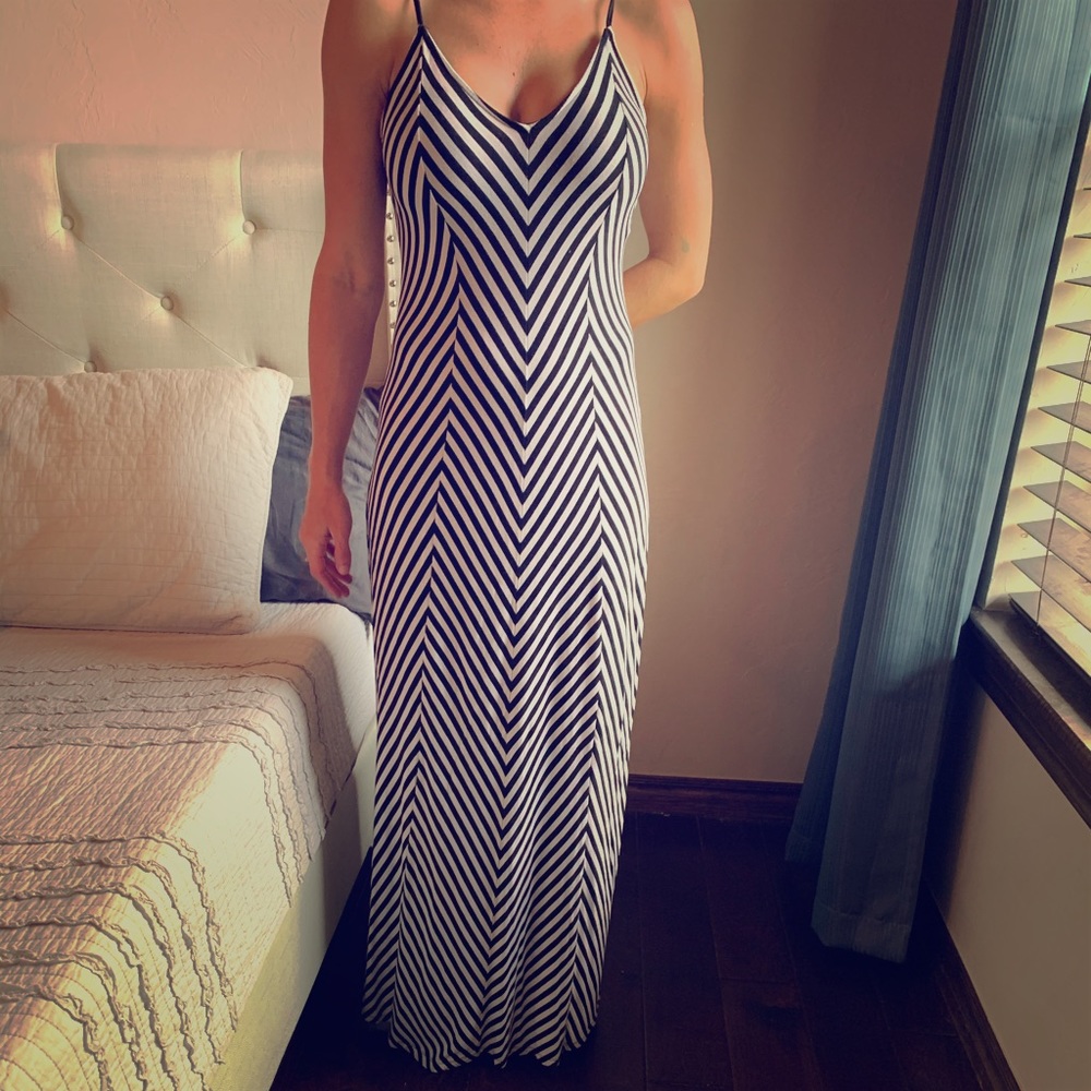 ⭐️Mossimo Black & White Maxi Dress